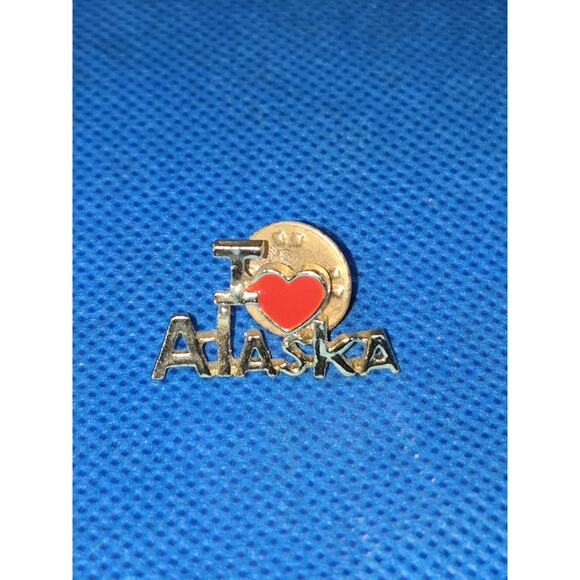 I LOVE (HEART) ALASKA LAPEL PIN-PREOWNED - Picture 1 of 3